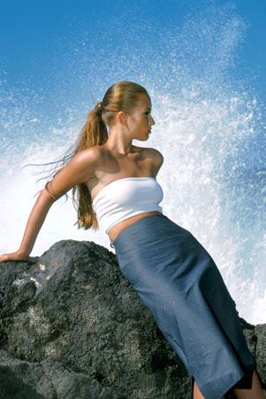 Model with breaking wave